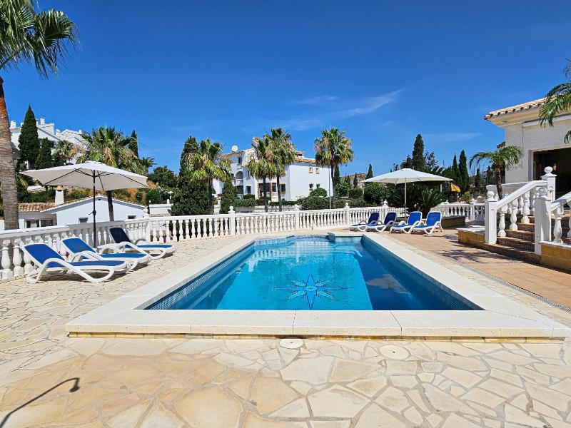 3 Bedroom Villa with Sea Views and Private Pool - image 1