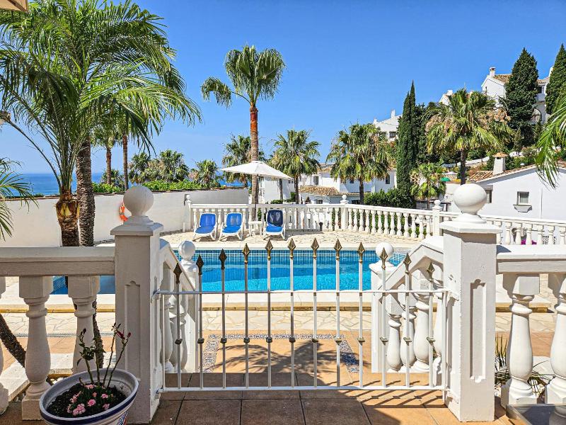 3 Bedroom Villa with Sea Views and Private Pool - image 4