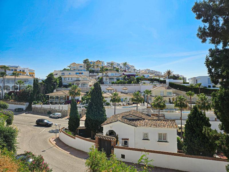 3 Bedroom Villa with Sea Views and Private Pool - image 10