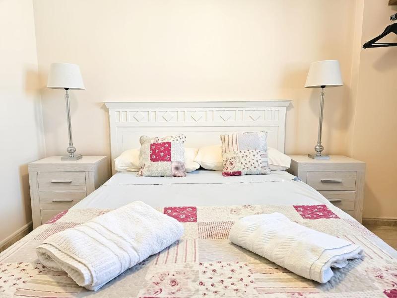 3 bed penthouse apt La Cala close to beach - image 33