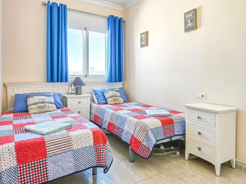 3 bed penthouse apt La Cala close to beach - image 17