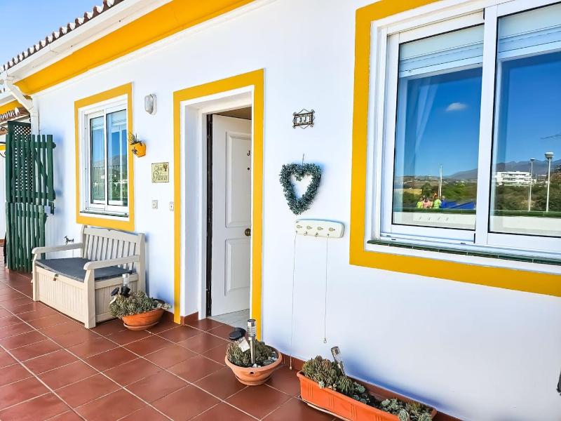 3 bed penthouse apt La Cala close to beach - image 15