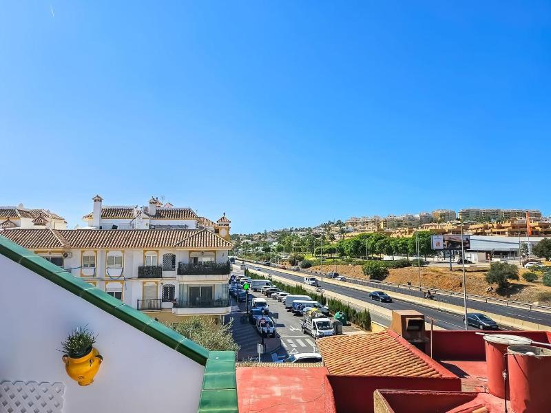 3 bed penthouse apt La Cala close to beach - image 26