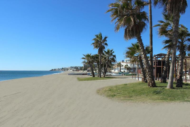 3 bed penthouse apt La Cala close to beach - image 7