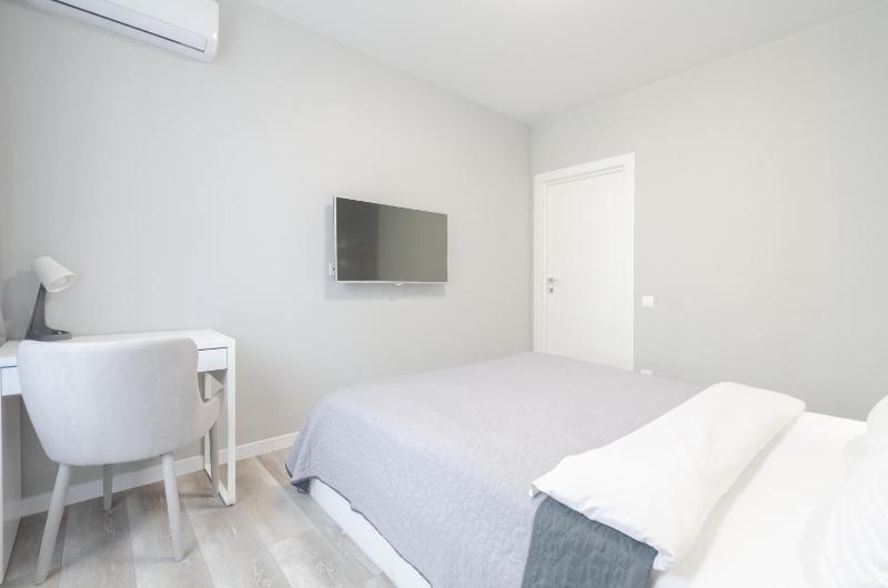 4-467 Central Park John McCain 7 Kyiv centre stunning city view 15 kW backup power Petrovdom Apartment - image 9