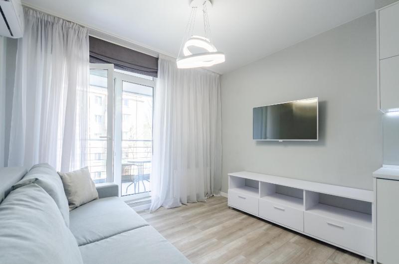 4-467 Central Park John McCain 7 Kyiv centre stunning city view 15 kW backup power Petrovdom Apartment - image 2