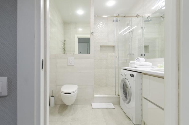 4-467 Central Park John McCain 7 Kyiv centre stunning city view 15 kW backup power Petrovdom Apartment - image 11