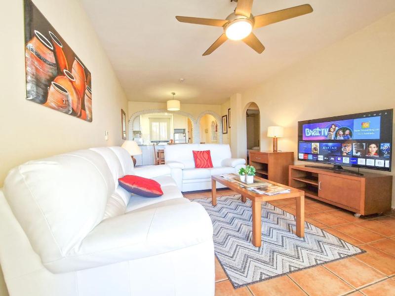 3 bedroom apt in Riviera short walk to beach - image 3