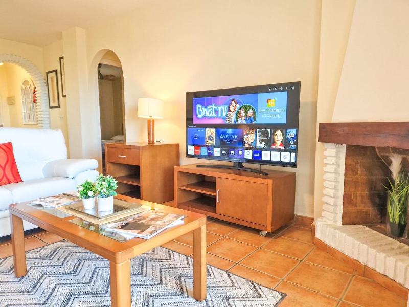 3 bedroom apt in Riviera short walk to beach - image 23