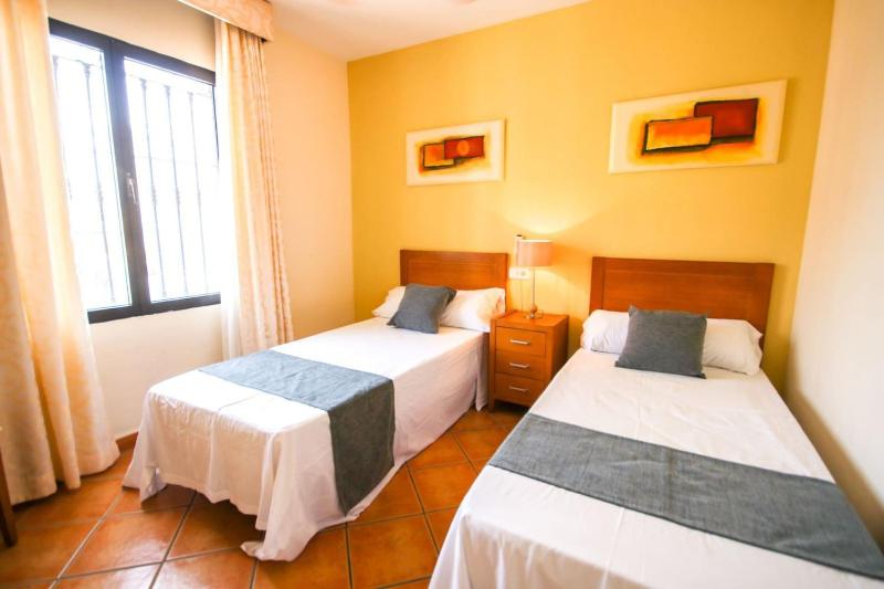 3 bedroom apt in Riviera short walk to beach - image 32
