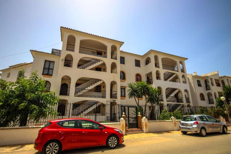 3 bedroom apt in Riviera short walk to beach - image 14