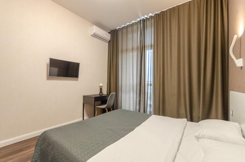ВВВ!15-84 Central Park John McCain 7 Kyiv centre panoramic city view 15 kW backup power Petrovdom Apartment - image 4