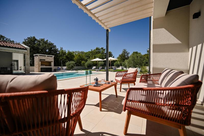 Deluxe Villa Vonskari with Heated Pool and Complete Privacy - image 40