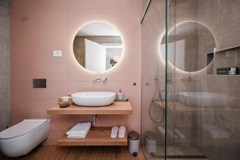 Deluxe Villa Vonskari with Heated Pool and Complete Privacy - image 28