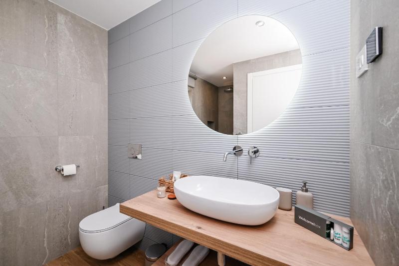 Deluxe Villa Vonskari with Heated Pool and Complete Privacy - image 15