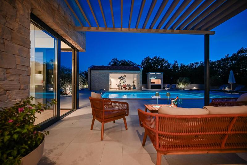 Deluxe Villa Vonskari with Heated Pool and Complete Privacy - image 37