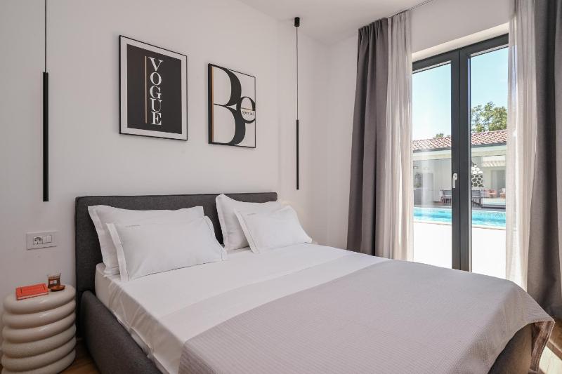 Deluxe Villa Vonskari with Heated Pool and Complete Privacy - image 26