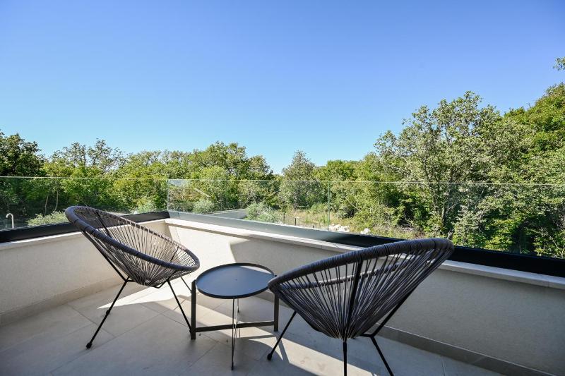 Deluxe Villa Vonskari with Heated Pool and Complete Privacy - image 24
