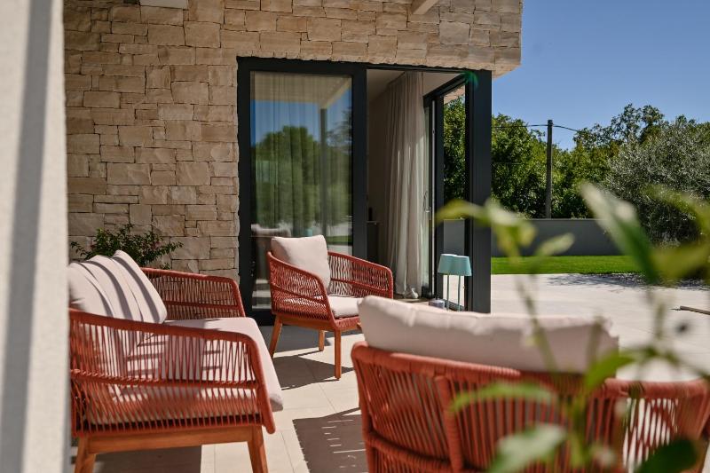 Deluxe Villa Vonskari with Heated Pool and Complete Privacy - image 11