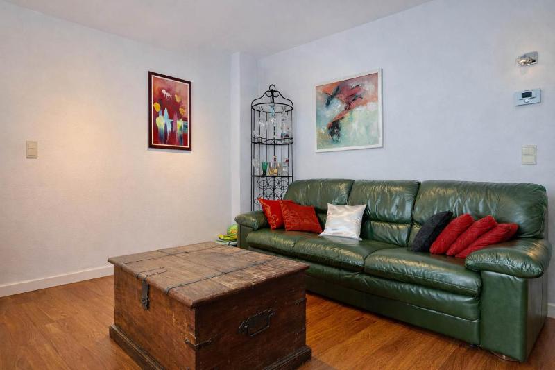 Alhambra hideaway prime location - image 1