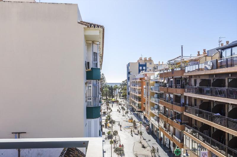 A&N Sunlit Penthouse Steps from the Beach Torre del Mar - image 33