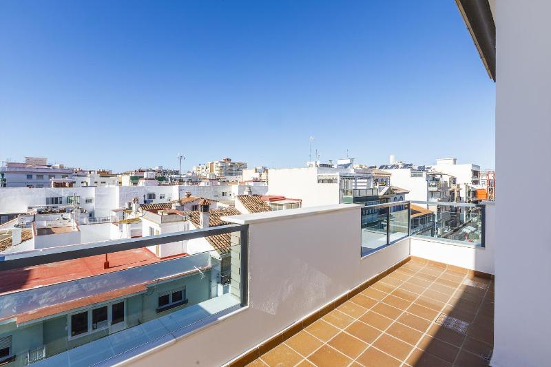 A&N Sunlit Penthouse Steps from the Beach Torre del Mar - image 27