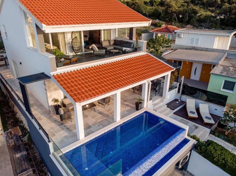 Villa Miracle - image 26