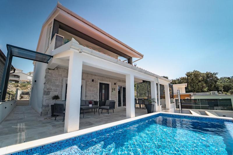 Villa Miracle - image 29