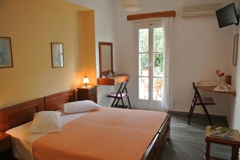 Studio with Garden View (2 Adults) image 3