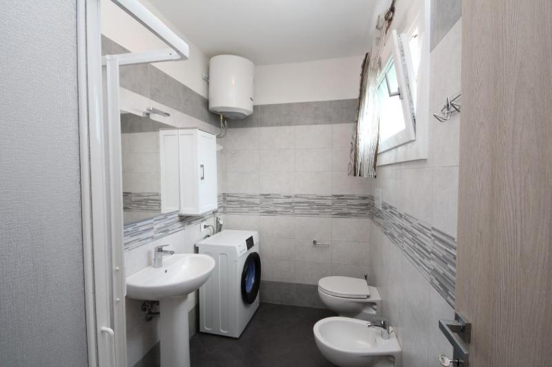 Rosolina apartment with parking - image 21