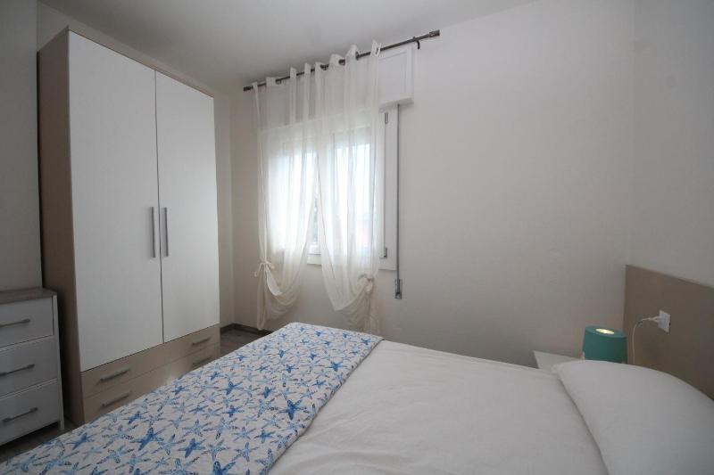 Rosolina apartment with parking - image 8