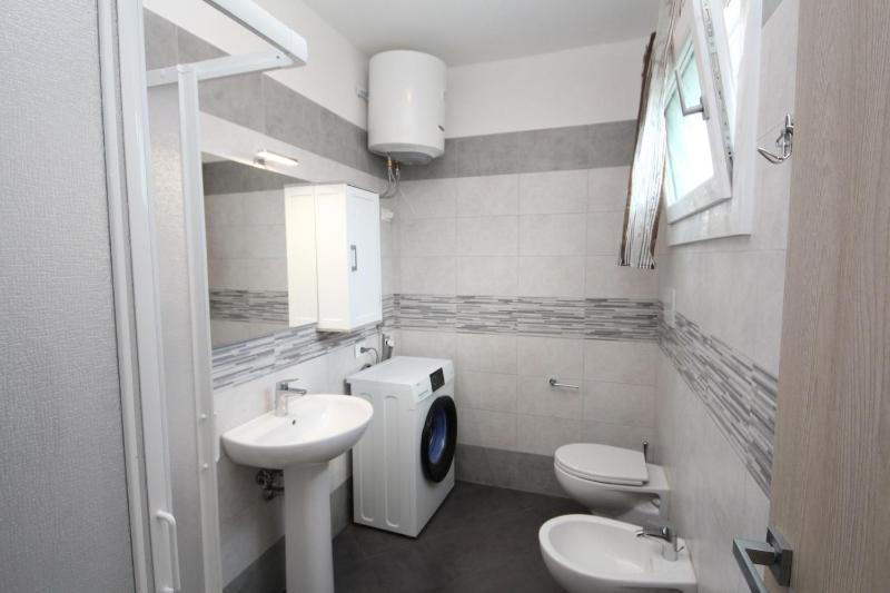 Rosolina apartment with parking - image 10