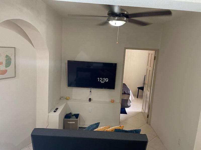 Cozy holiday flat near Crystal Cove beach - image 10