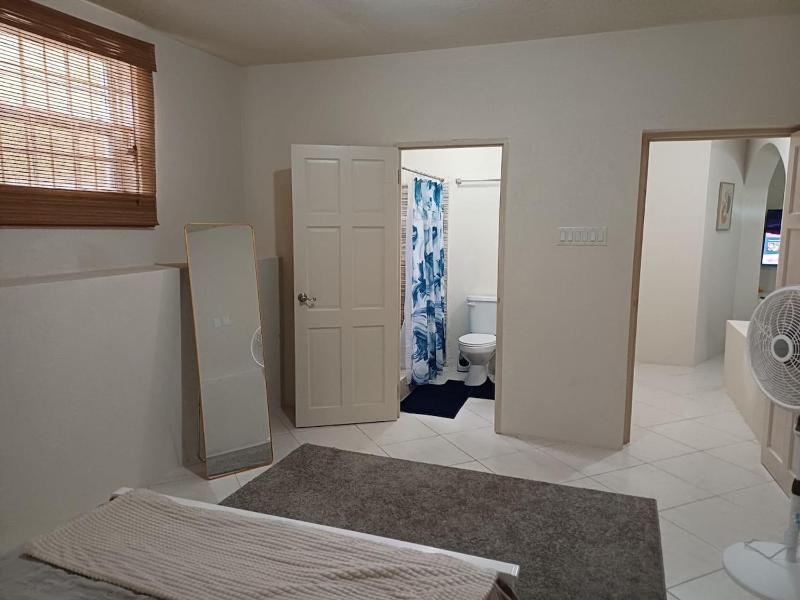 Cozy holiday flat near Crystal Cove beach - image 11