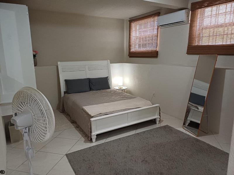 Cozy holiday flat near Crystal Cove beach - image 16