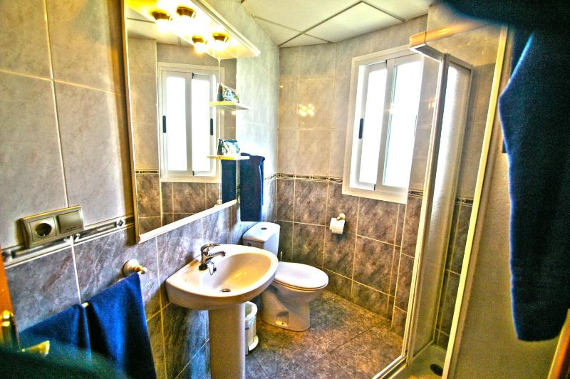 Twin Room image 3