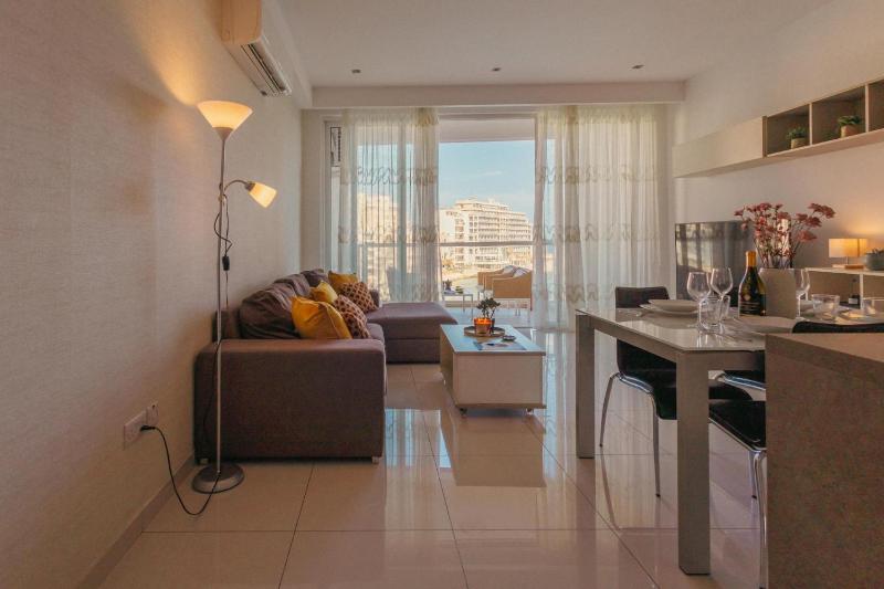 Seaside Luxe Spinola Bay Apartment by Buena Vista - image 5