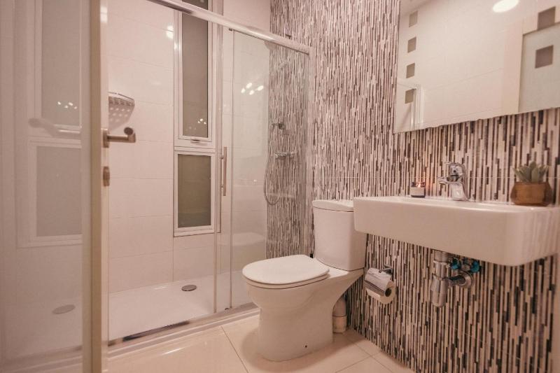 Seaside Luxe Spinola Bay Apartment by Buena Vista - image 9