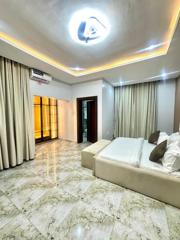 One bedroom apartment Presidential suite - image 9