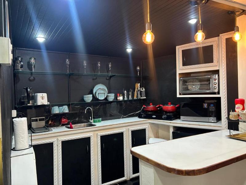 Enchanting and walkable Uptown POS city studio 2 bedrooms - image 12