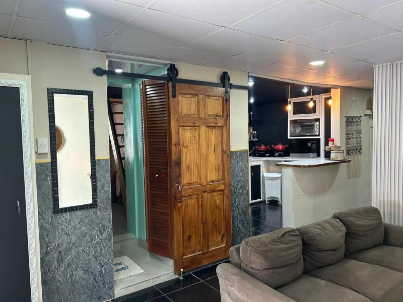 Enchanting and walkable Uptown POS city studio 2 bedrooms - image 6