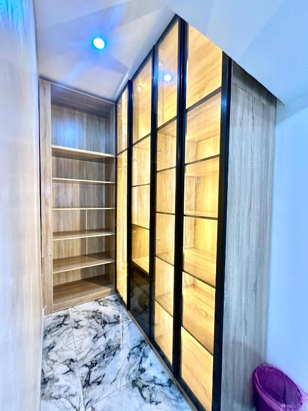 Luxury Studio Apartment - image 5