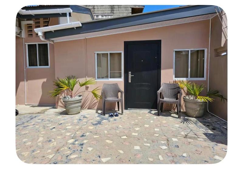 Enchanting and walkable Uptown POS city studio 2 bedrooms - image 7