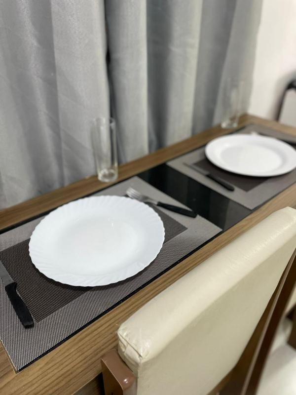 Hospedagem Deoli - suítes cozinha compacta - image 9