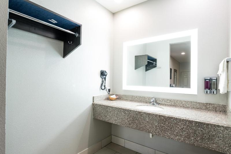 Moonlight Suites - Houston/George Bush Int'l Airport - image 15