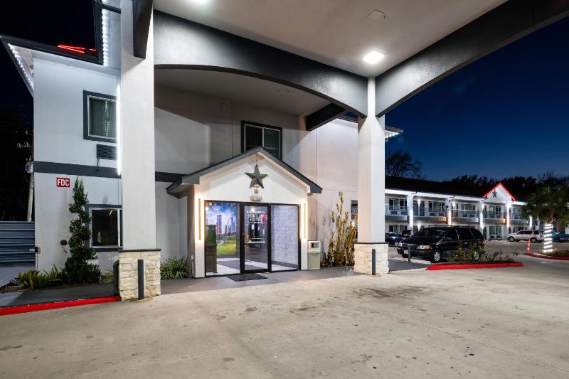 Moonlight Suites - Houston/George Bush Int'l Airport - image 3
