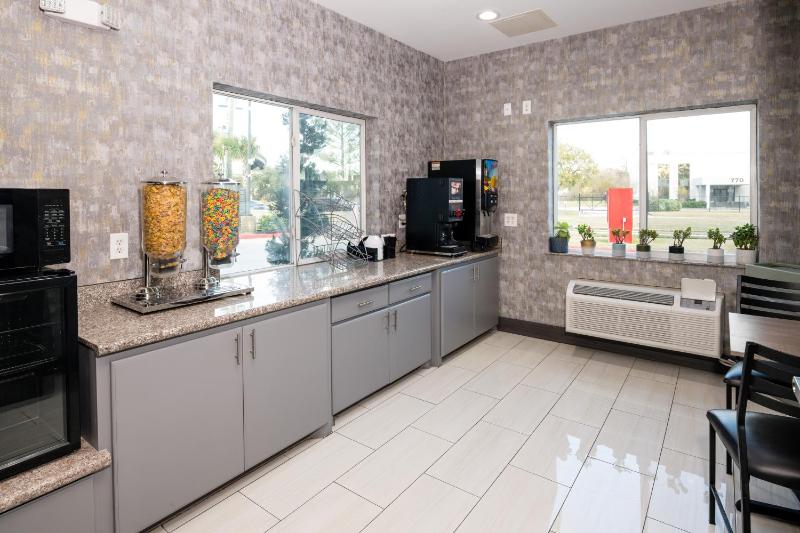 Moonlight Suites - Houston/George Bush Int'l Airport - image 16