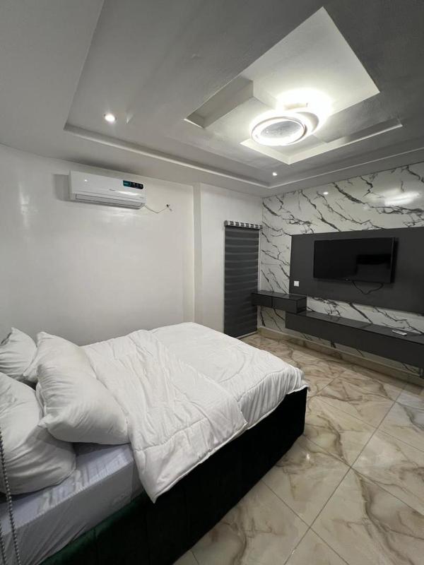 Cozy 1 Bedroom Apartment in a Gated Estate - image 16