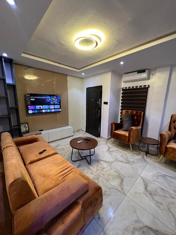 Cozy 1 Bedroom Apartment in a Gated Estate - image 8