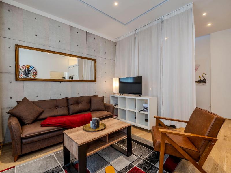 Apartment With Balcony for 4 near Westbahnhof & Mariahilfer Strasse - image 15